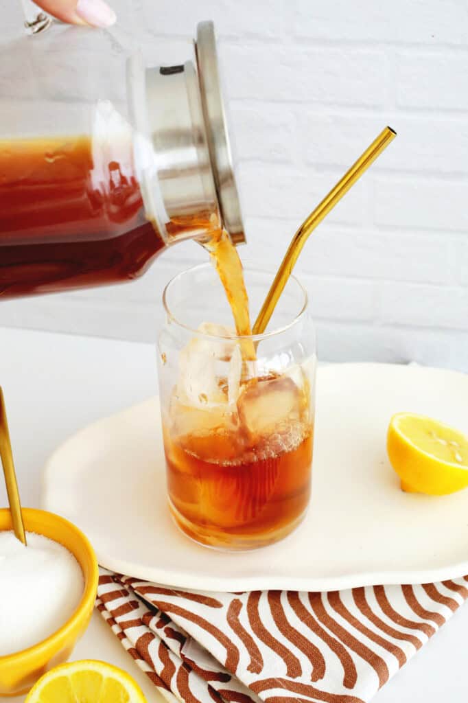 making sweet tea