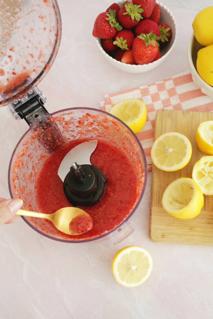 making homemade lemonade